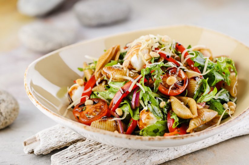 Салат с пастой конкилье