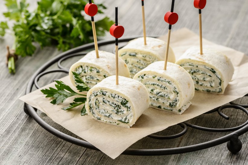 Рулетики с брынзой и зеленью