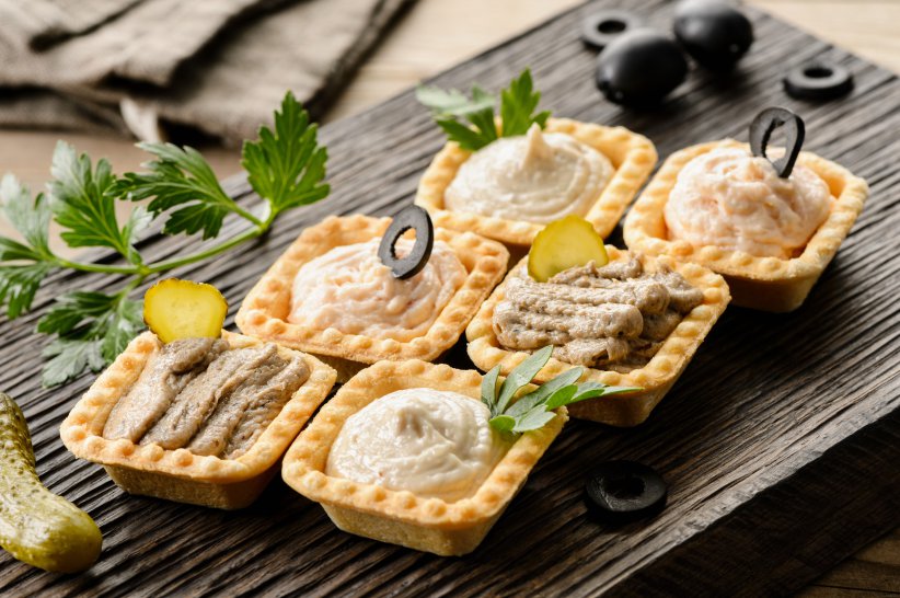 Тарталетки с рыбными закусками
