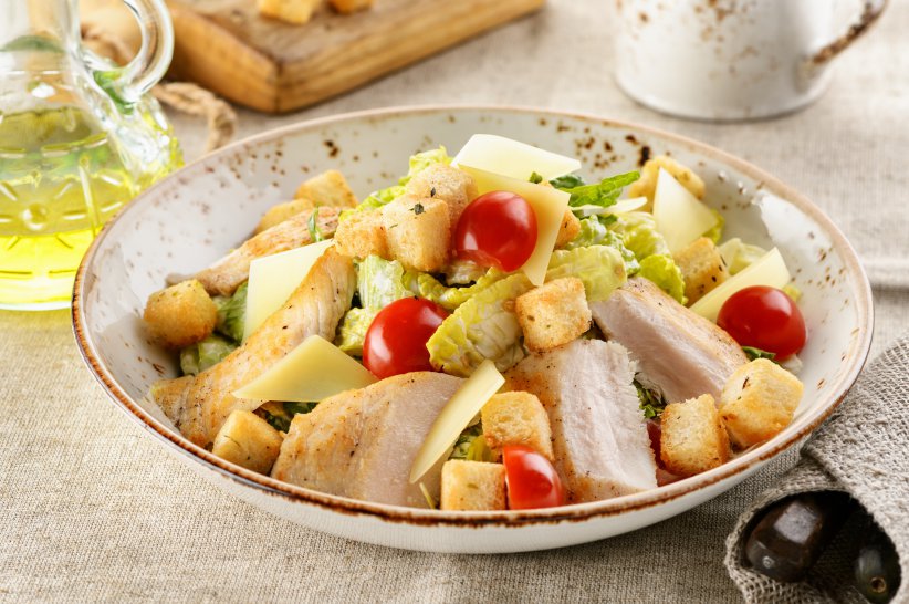 Салат цезарь с курицей