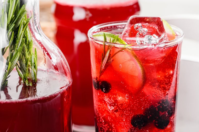 Лимонад из черной смородины с розмарином