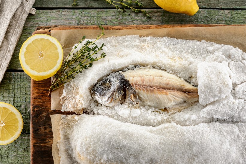 Дорадо в соляной корке