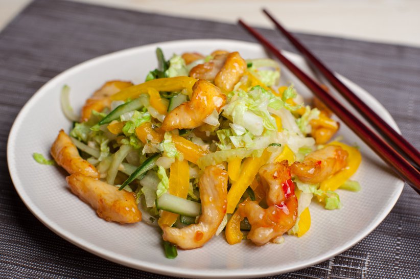 Салат тайский куриный