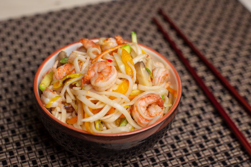 Вок с креветками